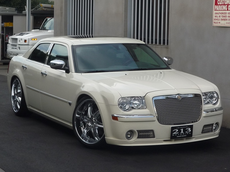 クライスラー 300C 5.7L HEMI TIS メッシュグリル SRT-8スポイラー